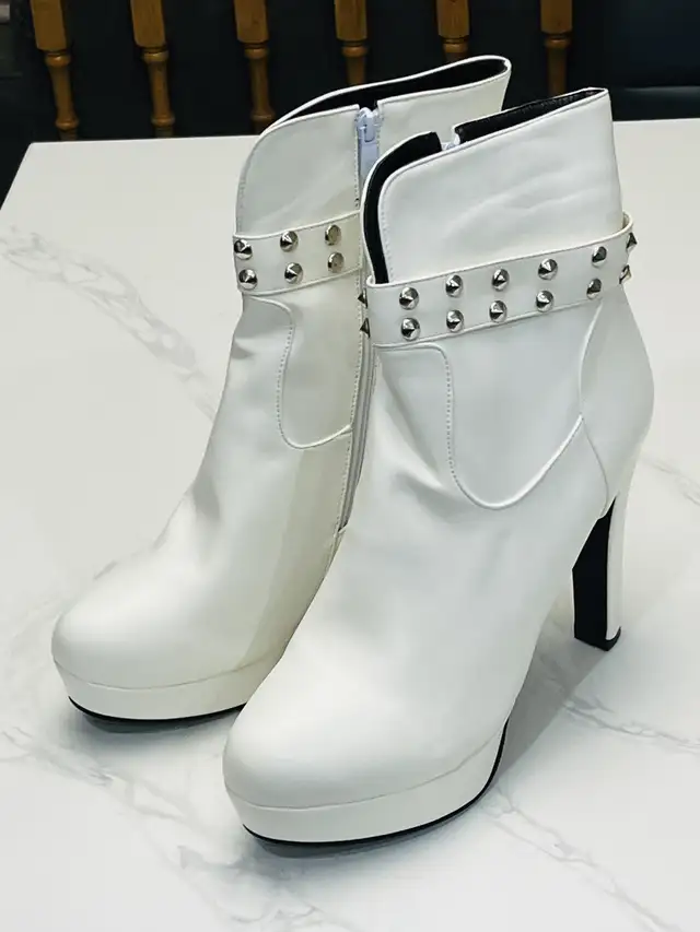 Ankle Boots- Block high Heels! Size 15 in Women's - Shoes in Mississauga / Peel Region - Image 3