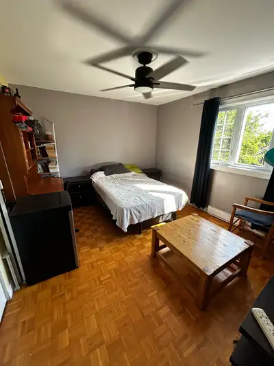 Jolie chambre à louer dans maison agréable quartier tranquille et bien situé . Accès à Toqute les co...