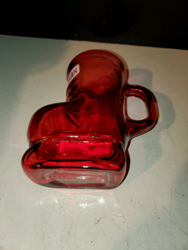 Red vintage molson canadian skate mug in Arts & Collectibles in Markham / York Region - Image 3