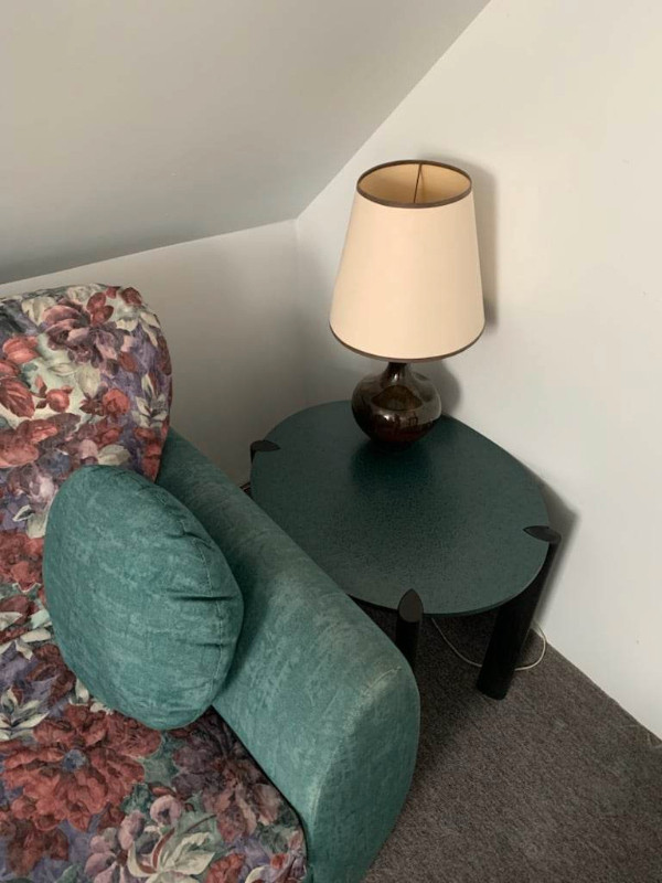 2 Causeuses, 4 Coussins, 3 Tables dans Sofas et futons  à Longueuil/Rive Sud - Image 2