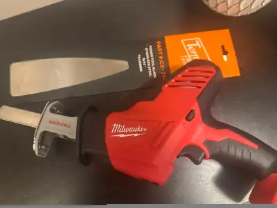 MILWAUKEE WINDSHIELD EXTRACTOR, View more