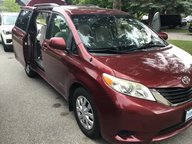 Toyota Sienna 2011 wheelchair van