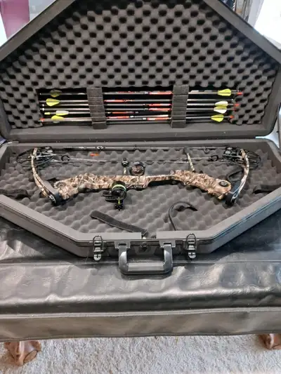 Mathews Coumpound Bow-hardly used, like new. Includes case, sights, arrows trigger release,owners ma...