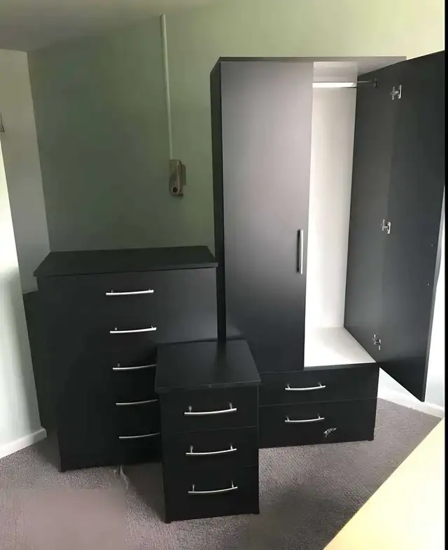 wardrobe bedset in Dressers & Wardrobes in City of Toronto - Image 2