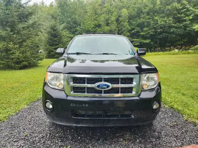 Ford Escape 2011 – 2.5L – Très fiable – 3 200 $ négo Sutton, QC Ford Escape 2011 à traction avant, 2...