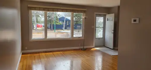 Available immediately – Newly updated contemporary townhouse features 2 bedrooms in a bright open co...
