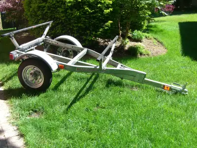 Barely used Malone kayak /canoe trailer. In beautiful condition. Many accessories available on the m...