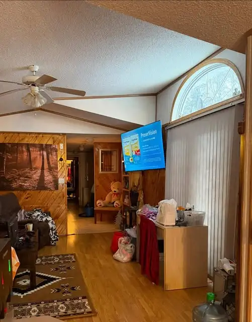 Trailer and lot close to river in subdivision in Houses for Sale in La Ronge - Image 9