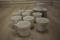 Set of 10 cups + saucers / Jeu de 10 tasses au café + soucoupes