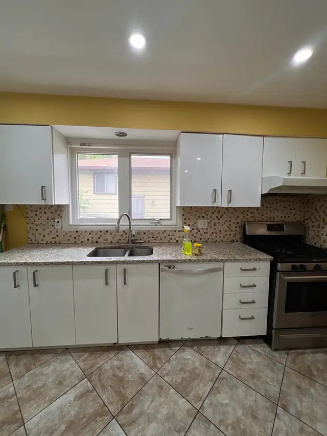 Private or sharing room available - fairway station, Kitchener  in Room Rentals & Roommates in Kitchener / Waterloo - Image 11