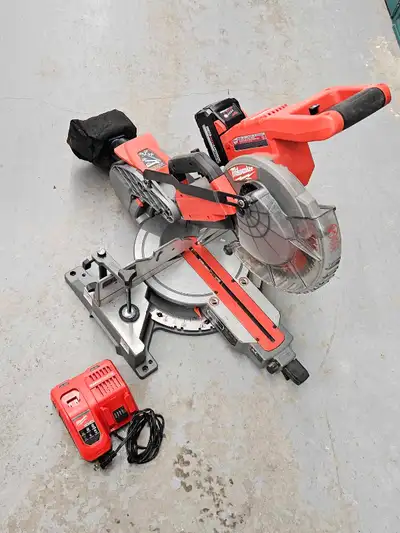 Milwaukee M18 Fuel 10" Mitre saw kit with 8.0 Battery & Rapid, View more