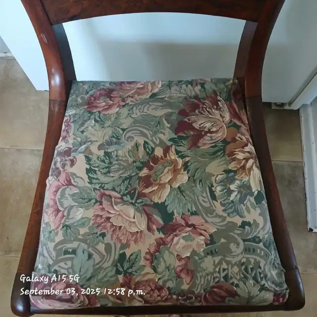 Antique Chair 63611958626435122