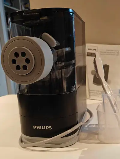 Make fresh pasta effortlessly with this Philips Fresh Pasta Maker! This machine is in great working...