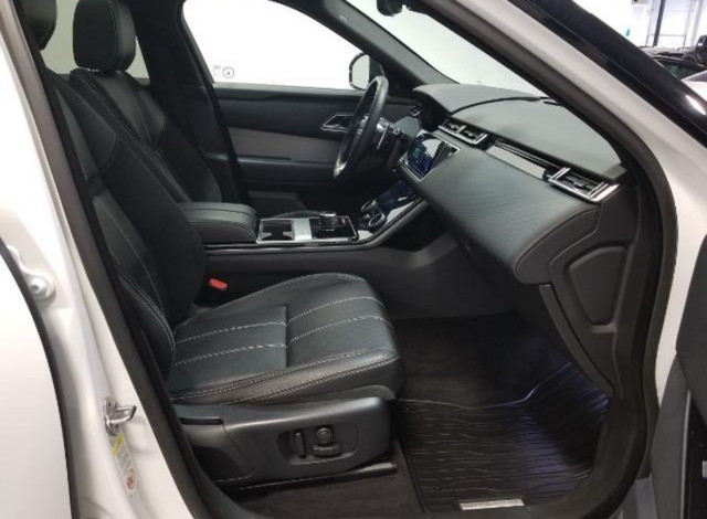  Land Rover Velar white  in Cars & Trucks in Oakville / Halton Region - Image 4