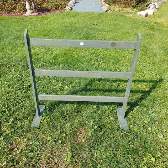 Green Painted Wooden Quilt Rack in Home Décor & Accents in Cole Harbour - Image 2