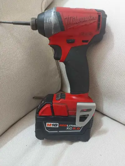 Milwaukee M18 1/4" Hex impact driver with battery, View more