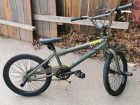 Sum's Oath Trick / BMX Bike (age 6+) Tire Size is 20x1.95