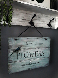 RUSTIC WALL PLAQUES AND PICTURES