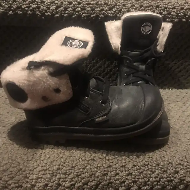 PALLADIUM Boots Child sz 10 in Clothing - 4T in City of Toronto - Image 2