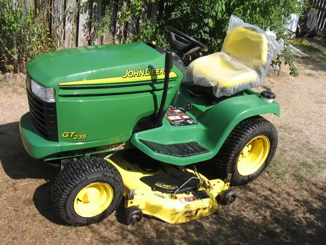 John Deere lawn/Garden tractor for sale in Lawnmowers & Leaf Blowers in Belleville - Image 2