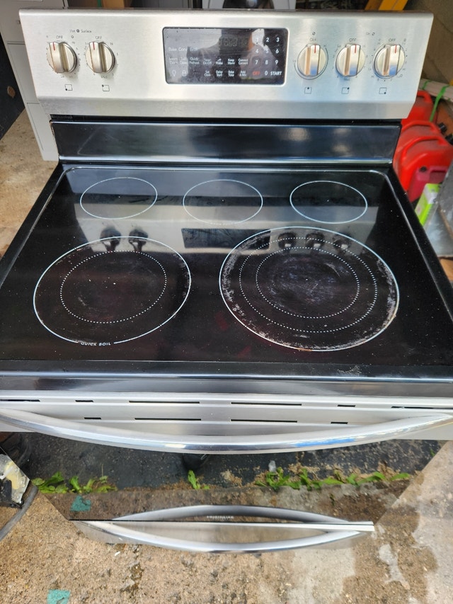 FRIGIDAIRE GALLERY STOVE Stoves, Ovens & Ranges City of Toronto