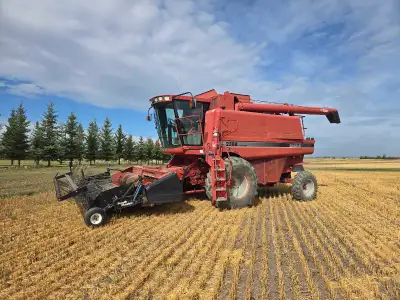 I'm selling a 1998 Case IH 2388 combine, 1015 Case IH pickup header, chaff spreader, 2667 engine hrs...