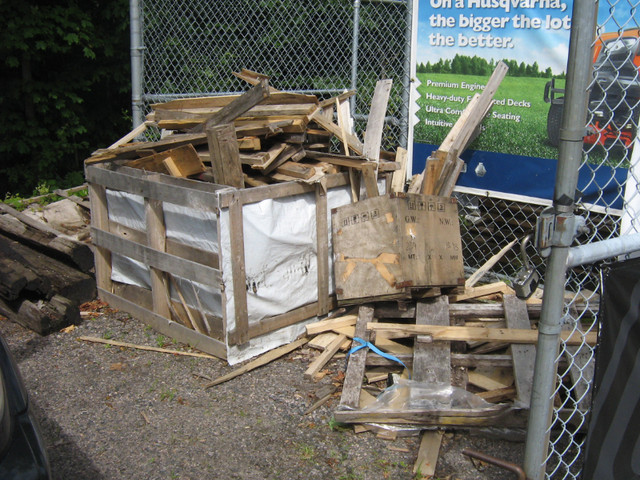 FREE WOOD CRATING AND PALETS in Free Stuff in North Bay - Image 2