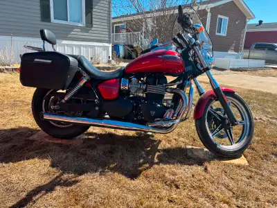 2012 Triumph Speedster with low kms. 14,291 kms 865 cc, 5 speed manual, Electronic fuel injection (...