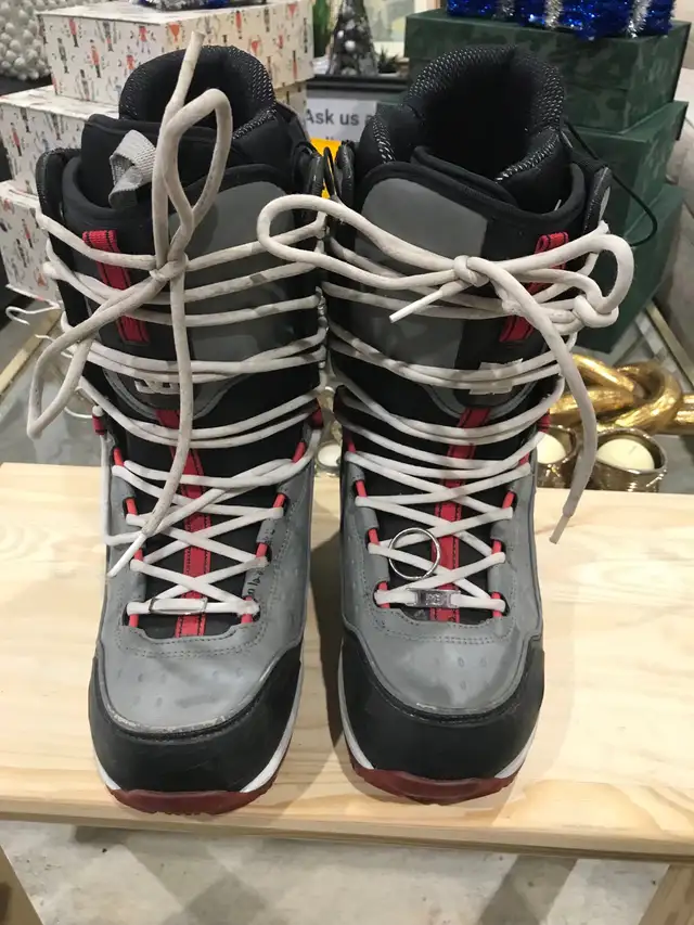 DC Serum 10th Anniversary Snowboard Boots (10.5M) in Snowboard in Calgary - Image 3