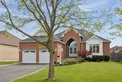 This storage belongs to the direct owner. You can reach out for more information Clean, well-lit, an...