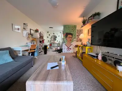 Clean, spacious and airy 1 bdrm apartment unit on the ground floor with an exceptionally large north...