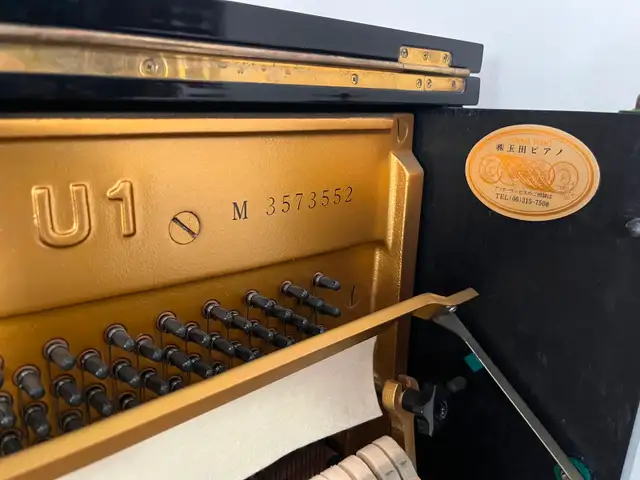 Piano Yamaha U1 (1982) in Pianos & Keyboards in City of Montréal - Image 9