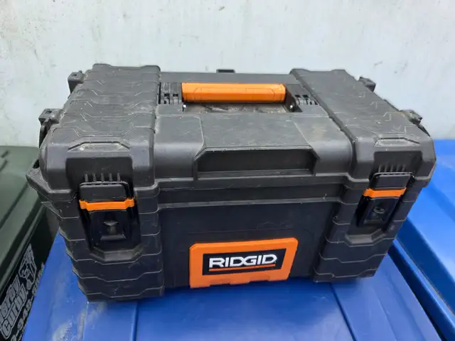 2 RIDGID 22" Gear Cart Pro Wheeled Tool Storage Totes W 2 Boxes in Tool Storage & Benches in Windsor Region - Image 8