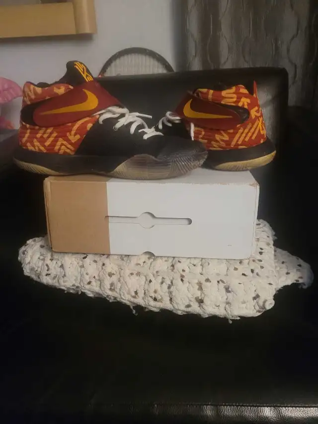 Nike Kyrie "Spongebob" Basketball Shoes in Basketball in Oshawa / Durham Region - Image 7