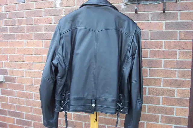 GUESS (Jeans) Leather Motorcycle Jacket in Motorcycle Parts & Accessories in Laval / North Shore - Image 7