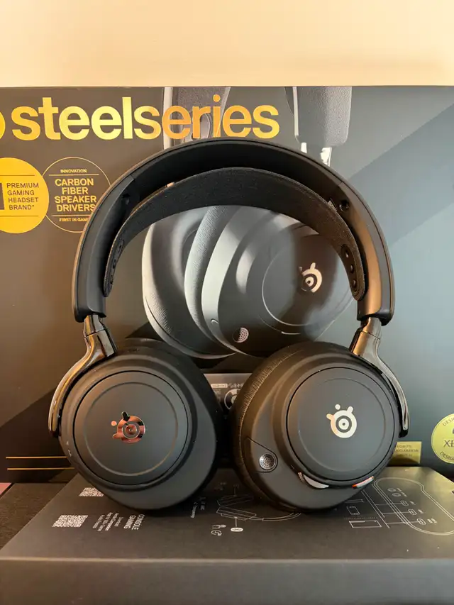 Steelseries Arctis Nova Elite Headset - Obsidian in Speakers, Headsets & Mics in Markham / York Region - Image 2