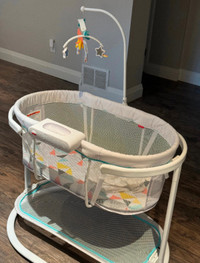 *new lower price* Fisher-Price Soothing Motions Bassinet
