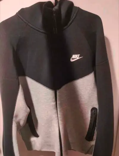 Nike tech large like new, View more