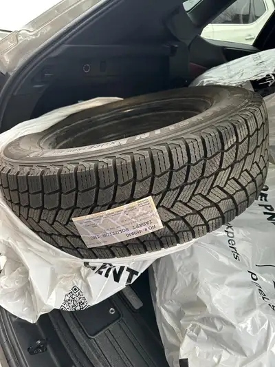 Selling a set of Michelin winter tires suitable for Toyota RAV4 Hybrid vehicles. Brand: Michelin Tir...