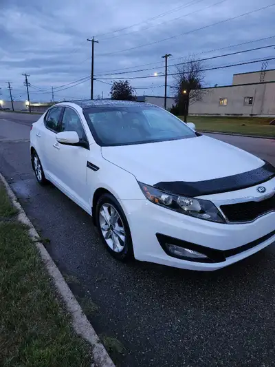 587-568-6569 2012 Kia Optima EX GDI 2.4L 4 Cylinder, Well maintained, currently 208,000km Engine rep...