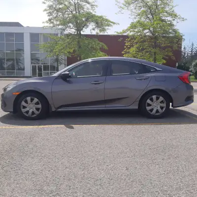 Belle Honda Civic 2016 modèle LX, toujours bien entretenue, transmission manuelle. Tout est à jour....