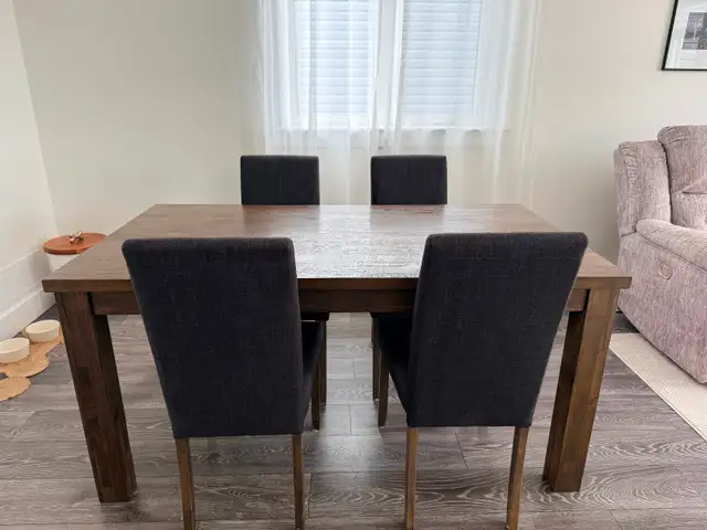 Dining room table in Dining Tables & Sets in Oshawa / Durham Region - Image 3