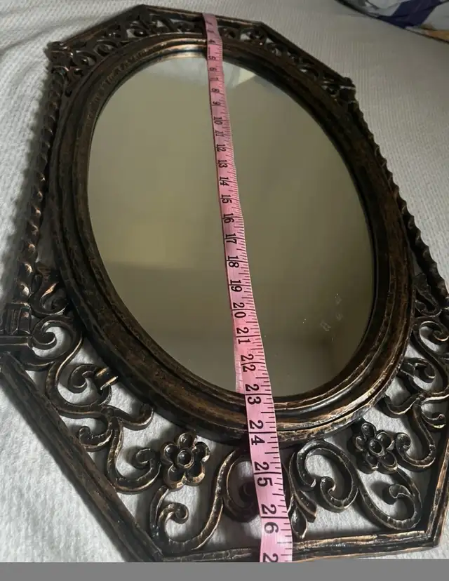 Ornate Oval Mirror in Home Décor & Accents in Calgary - Image 4