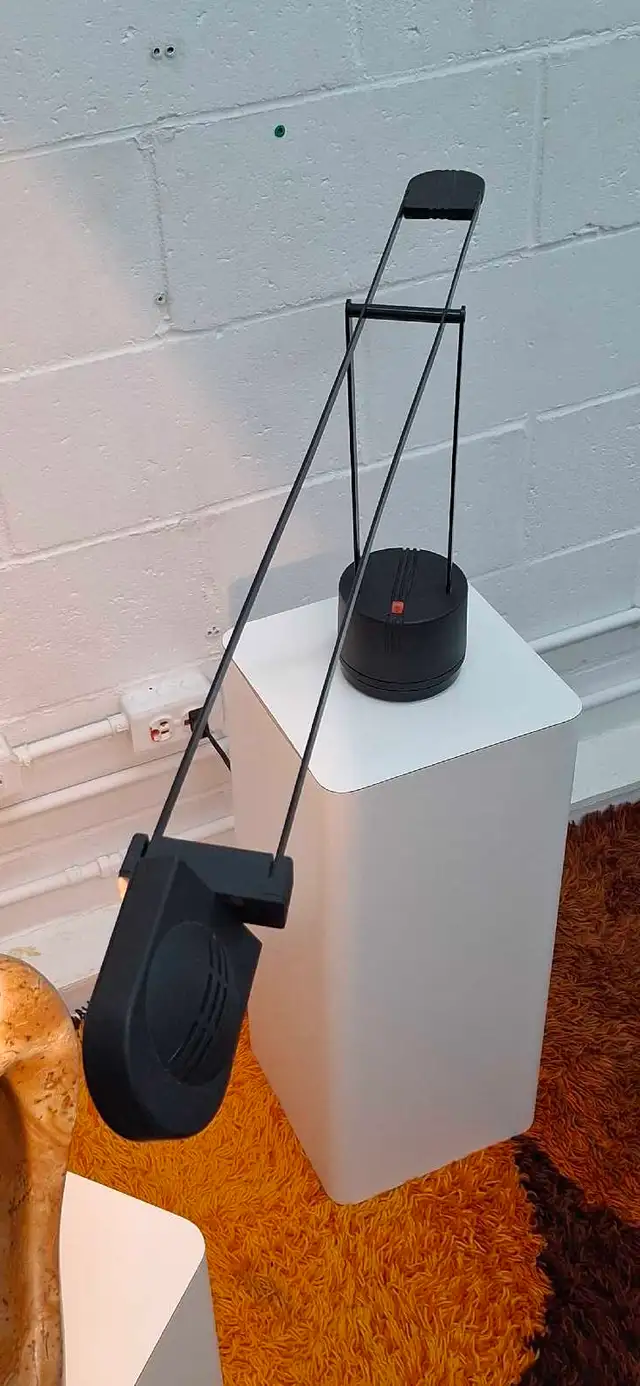 Vintage italian halogen lamp (table lamp) from the 80s in Indoor Lighting & Fans in Ottawa - Image 4