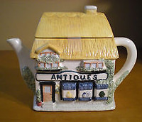 Country Cottage Tea Pot