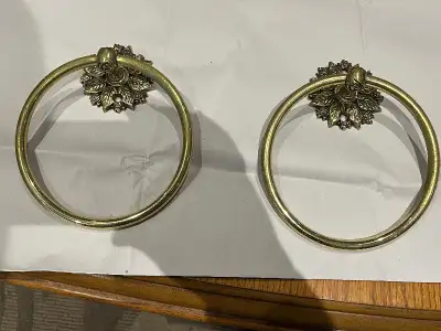 BRASS TOWEL RINGS - ANNEAUX À SERVIETTES EN LAITON, View more