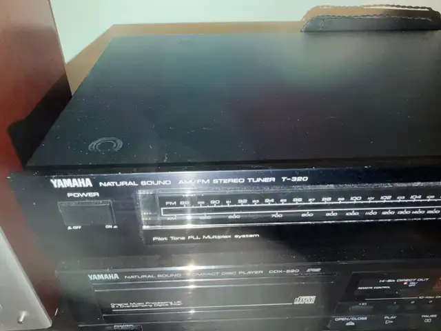 Yamaha T-320 Tuner in Stereo Systems & Home Theatre in Gatineau - Image 3