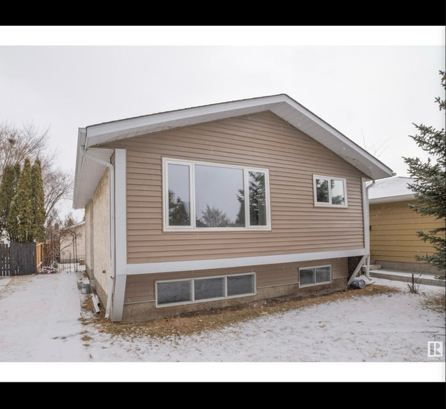 Bilevel house for sale in Houses for Sale in Edmonton