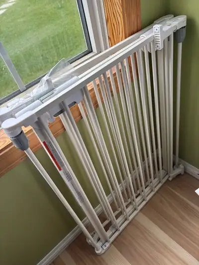Baby Safety Gate / Play Yard – Excellent Condition, View more