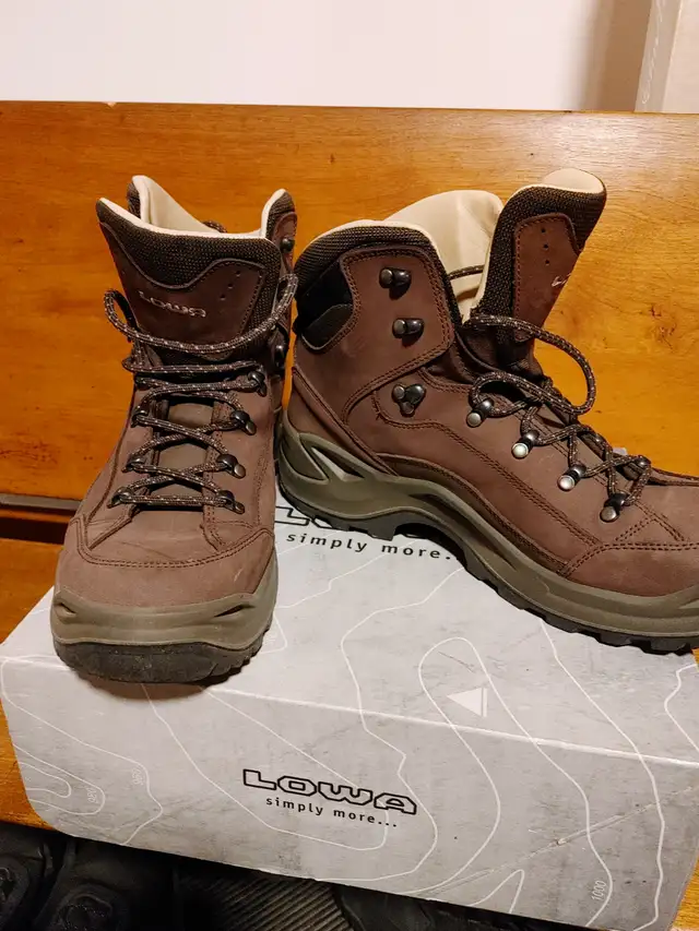 Bottes de marche in Men's Shoes in Laurentides - Image 2